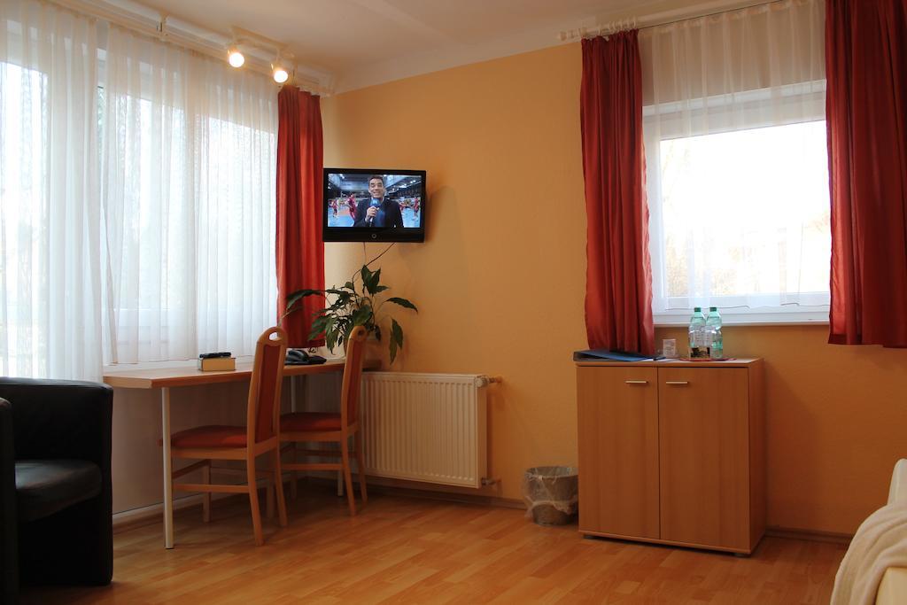 Hotel Brigitte Бад-Кроцинген Номер фото