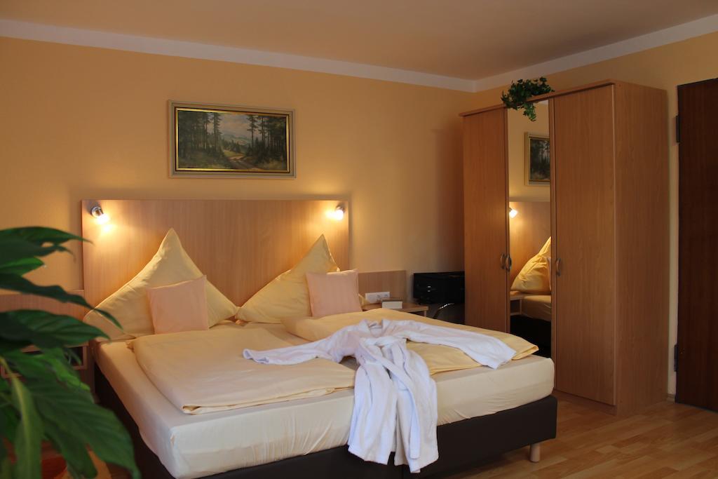 Hotel Brigitte Бад-Кроцинген Номер фото