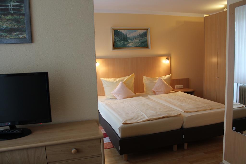 Hotel Brigitte Бад-Кроцинген Номер фото