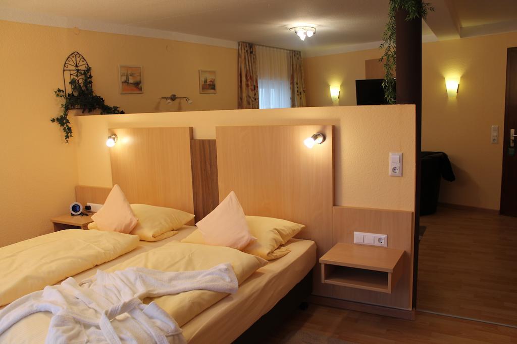 Hotel Brigitte Бад-Кроцинген Номер фото